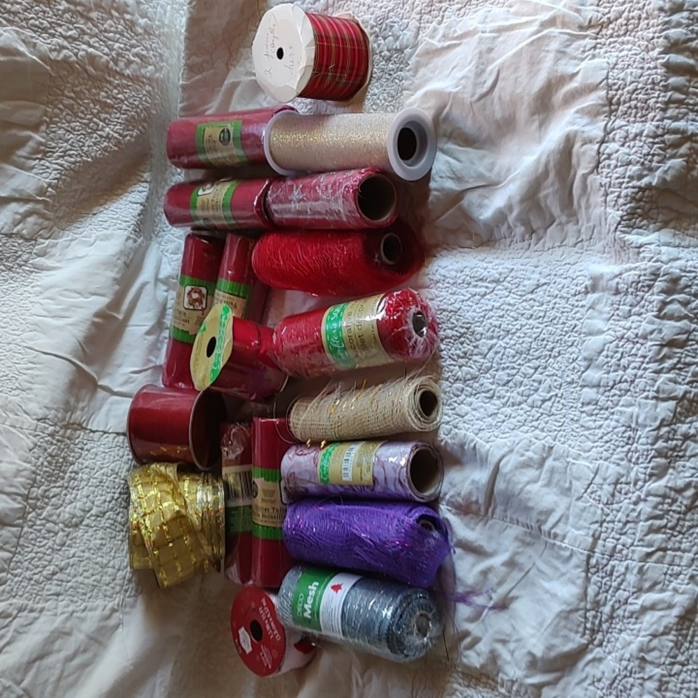 Holiday Ribbon Mesh Tulle Wreaths Trees Decor Over 70 Yds.